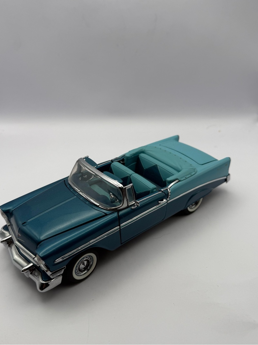 Franklin Mint 1/24 Scale 1956 Chevrolet Bel Air Convertible LE Diecast Model